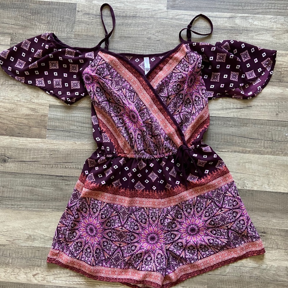 Women’s Medium Off the Shoulder Romper w Pockets